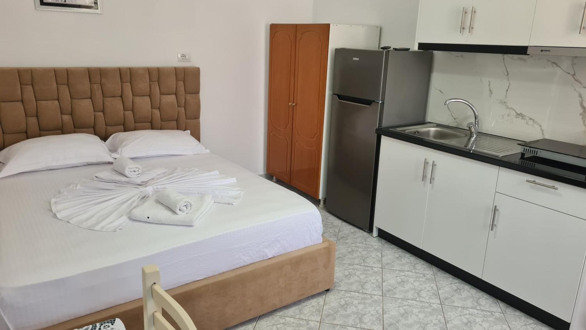 Apart-hotel Reshat Caca
