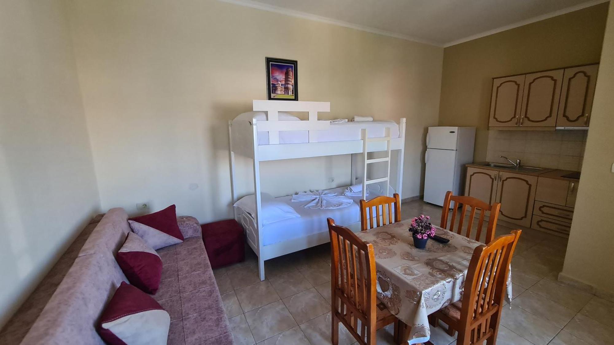 Apart-hotel Reshat Caca
