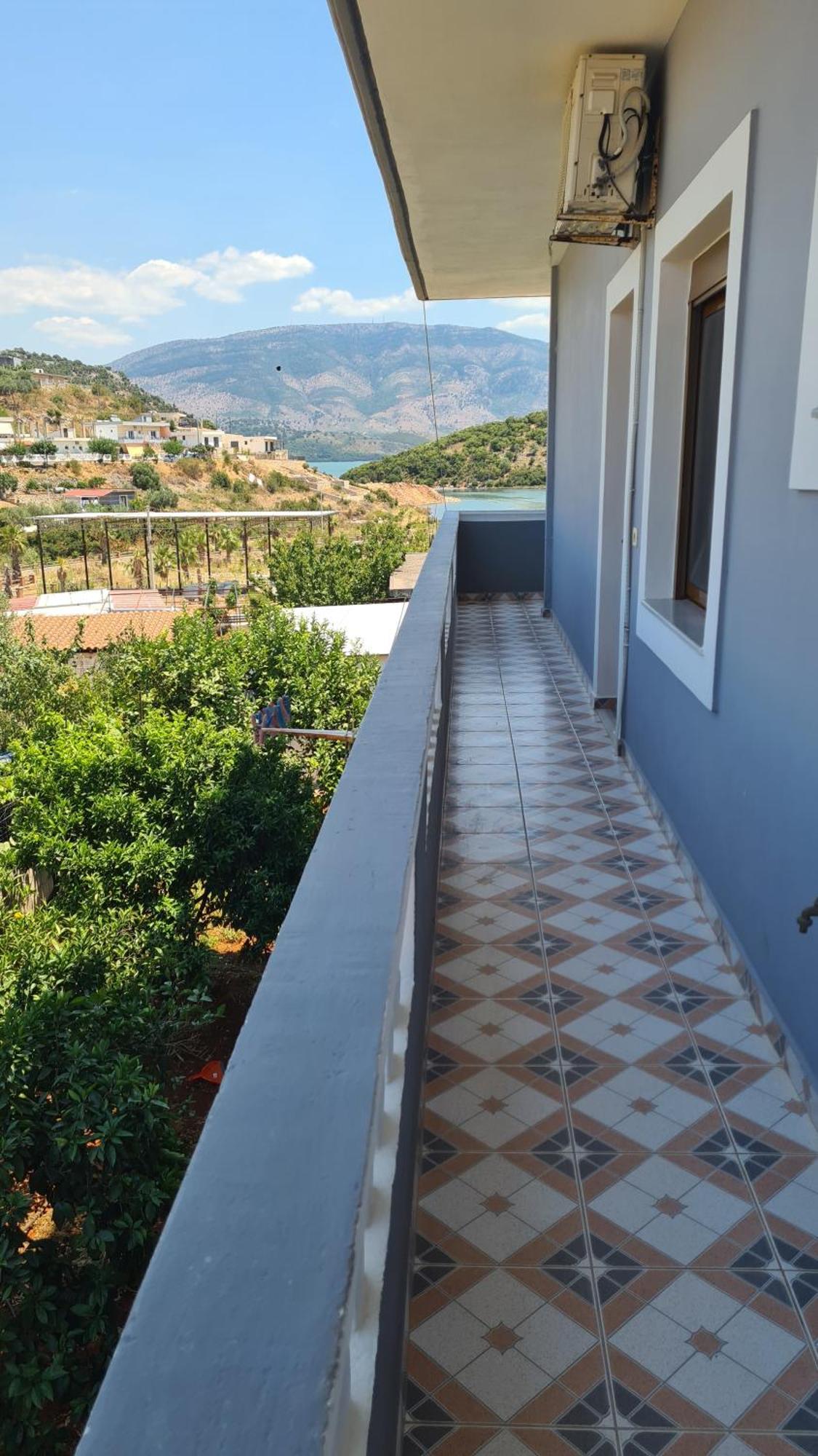 Apart-hotel Reshat Caca